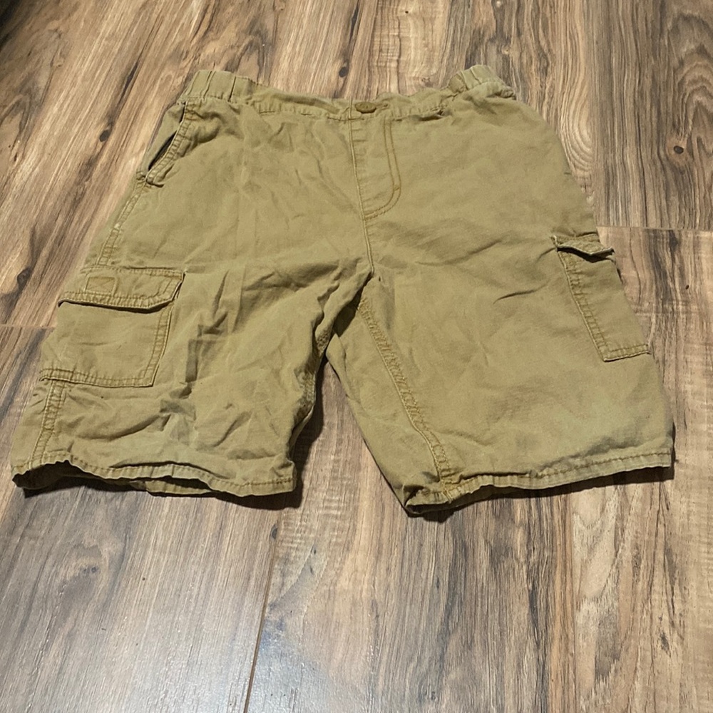 Levi tan short